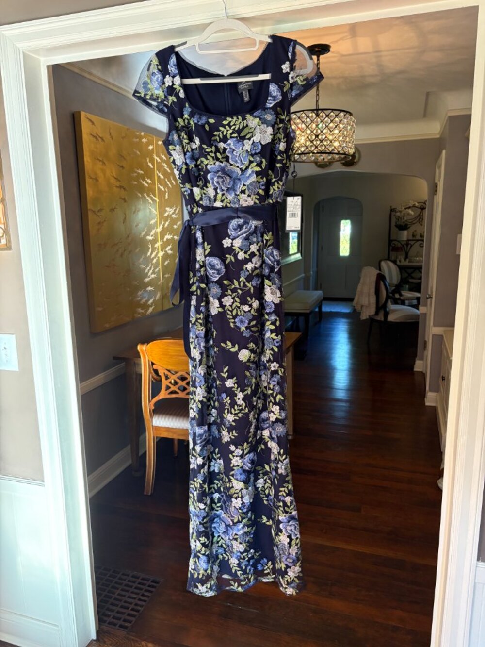 NWT Adrianna Papell Embroidered Floral Cap Sleeve Column Gown in Navy. Size 6 - Picture 7 of 16